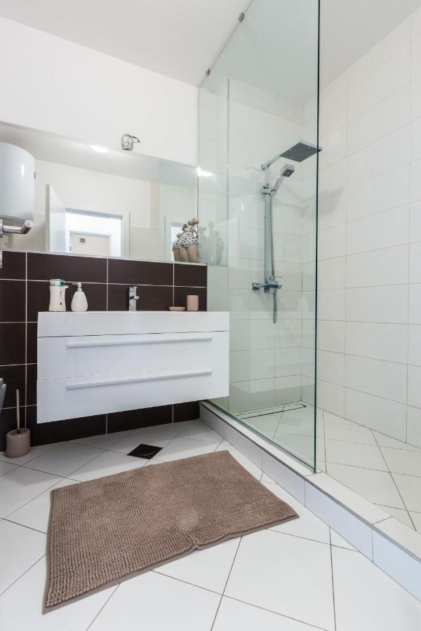 Hoplite 2Br Apartment With Free Parking Zadar Exterior photo